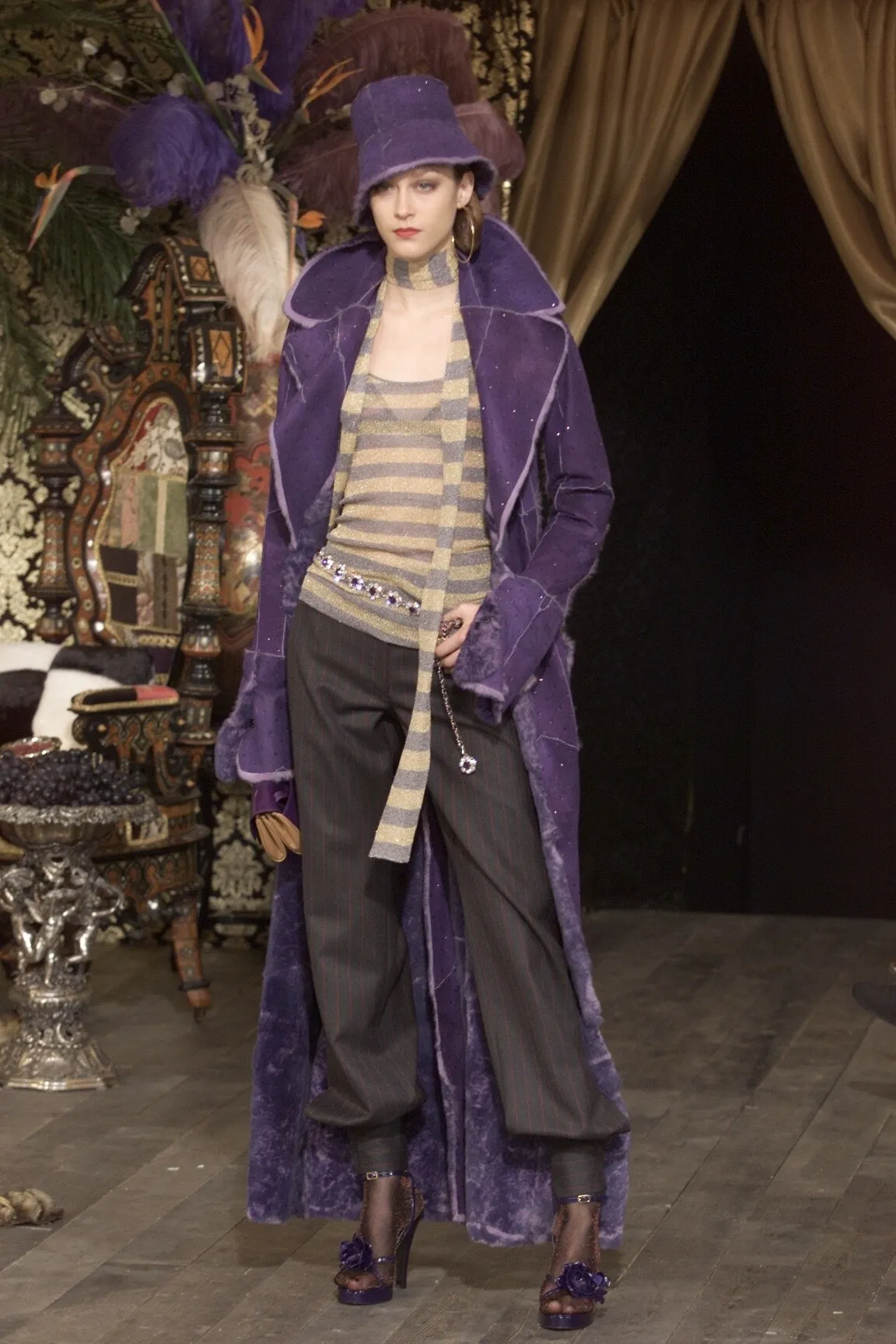 Dolce & Gabbana - Purple Shearling Coat with Fox Fur Collar - IT 40